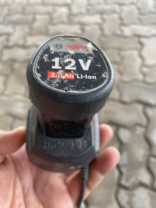 Продам зарядку  BOSHH