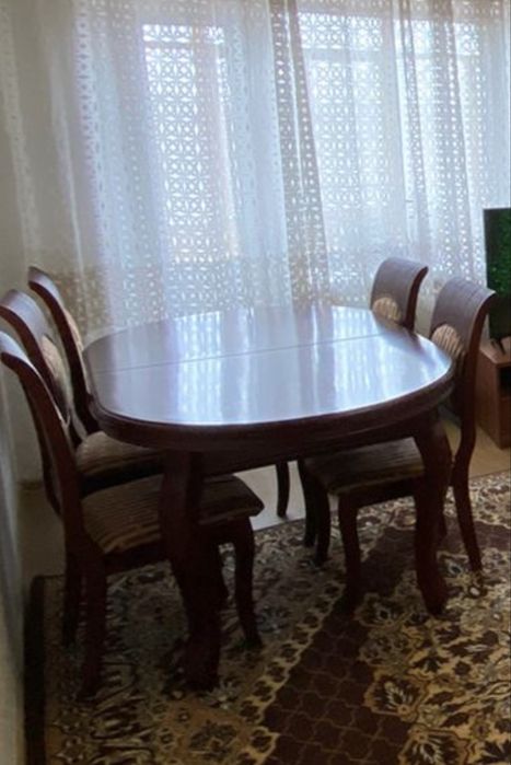 Стол со стульями