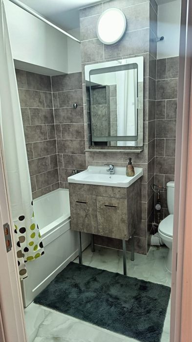 Inchiriez apartament 2 camere cu balcon