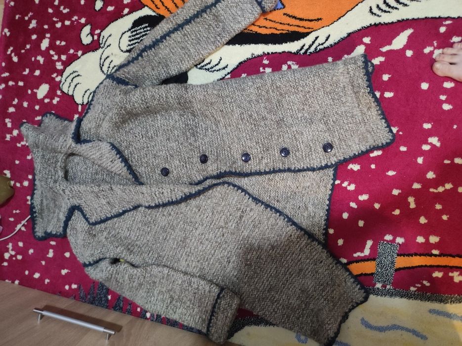 Pulover tricotat manual lana