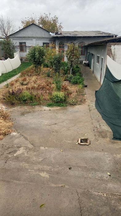 Продаётся дом, более 5.8 по кадастру, по факту 6,5соток  со всеми усло