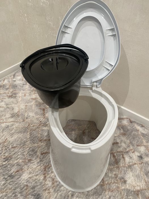 Био туалет новый, качественный, компактный, с крышкой