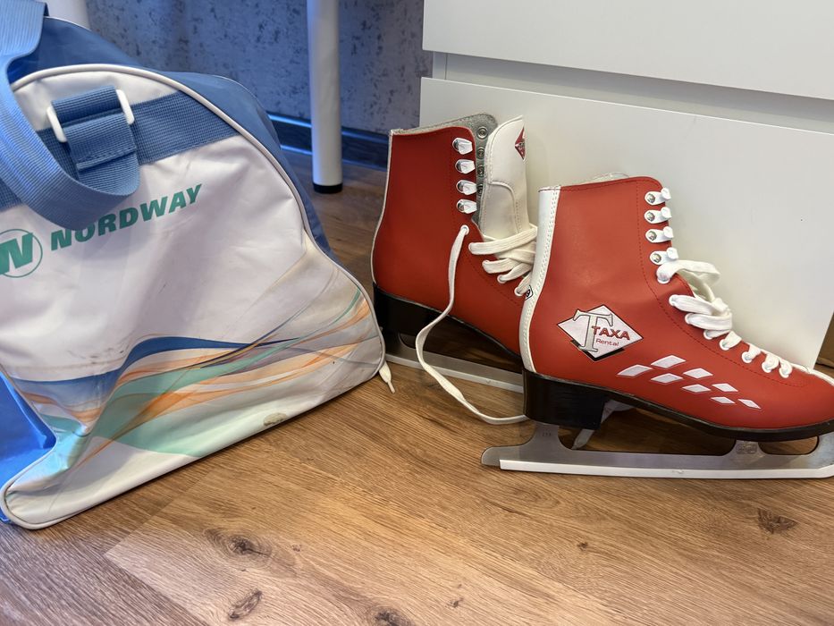 Женские ледовые коньки