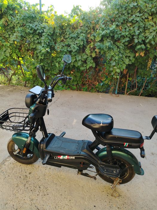 Skuter elektroniy