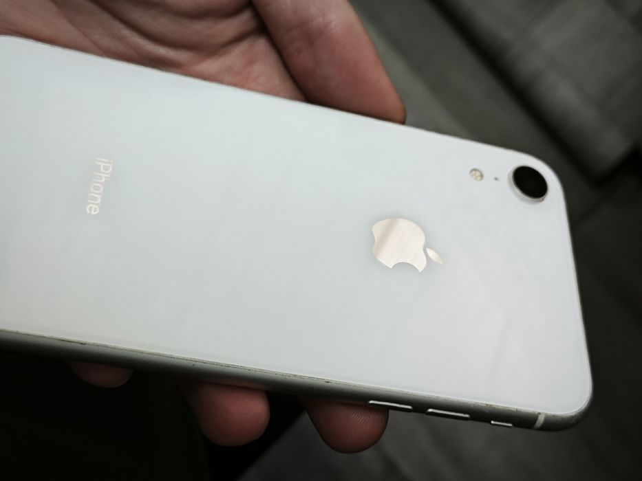 IPhone XR белый продам