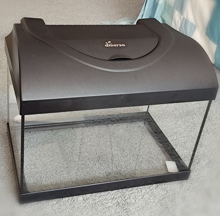 Vând set complet acvariu Diversa Startup 40 LED 40x25x25 (25l)