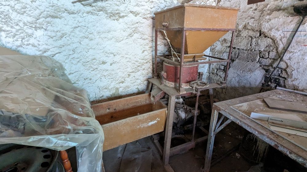 Moara cu piatră - cu reductor și motor trifazic