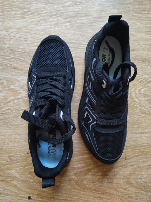 Кроссовки сатамын