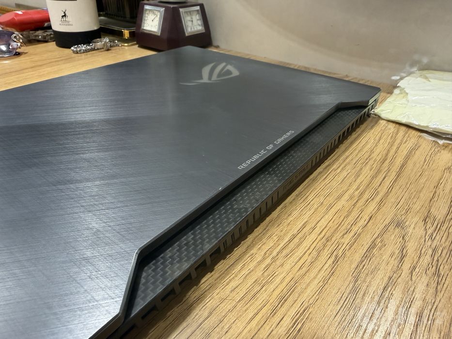 ROG SCAR ||  RTX 2070 core i7 144hz
