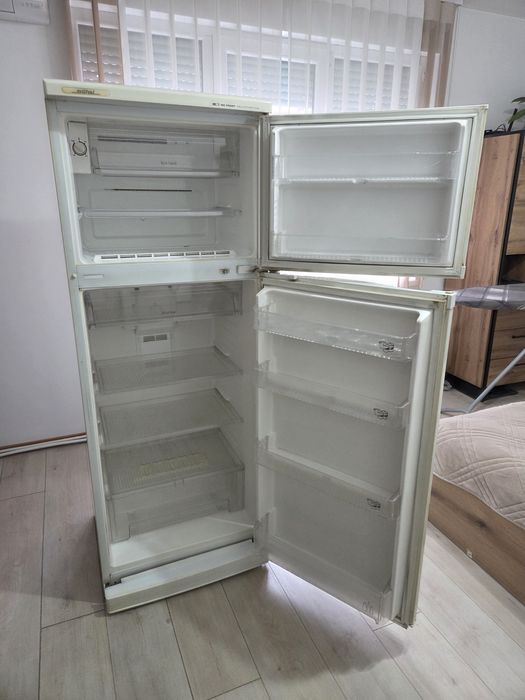 Работещ  хладилник