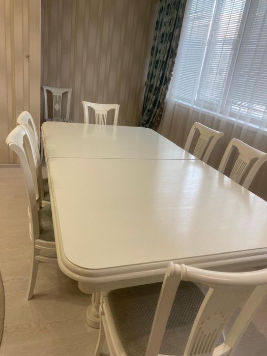 Продаются стол и стулья для гостиной