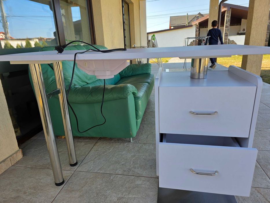 Masa unghii profesionala cu aspirator / oferta