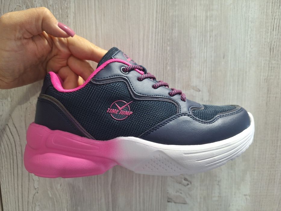 Продам кроссовки