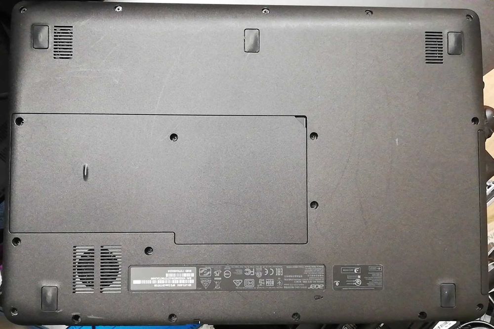 Acer Aspire ES1-572 CORE i5-7200U 8 GB SSD 250 GB WIN 11 BATERIE OK
