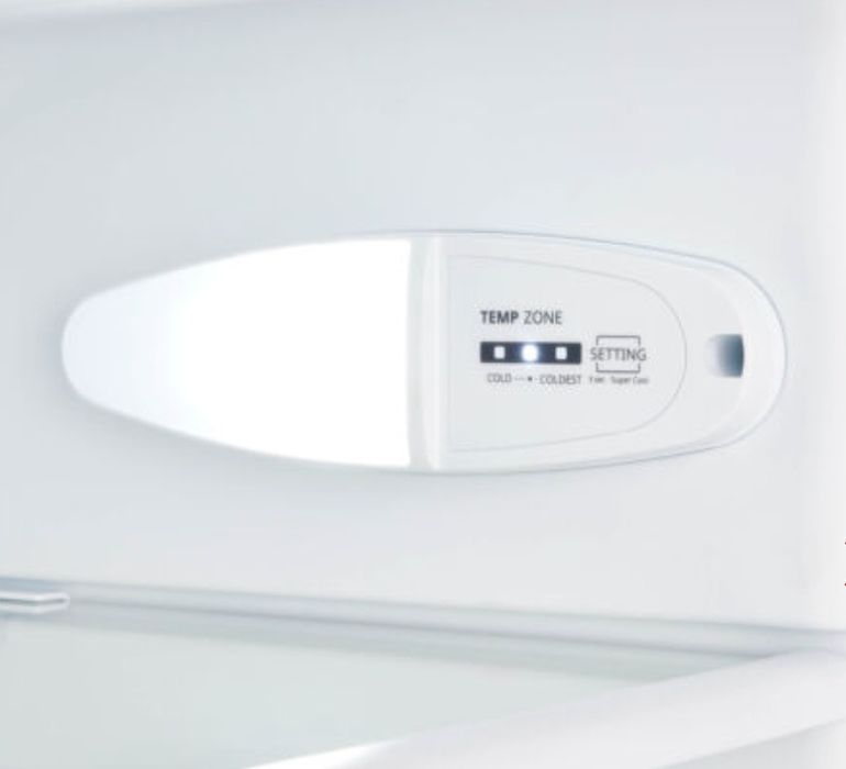 Нов !!!  Свободно стоящ Хладилник Tomado TLT4702W