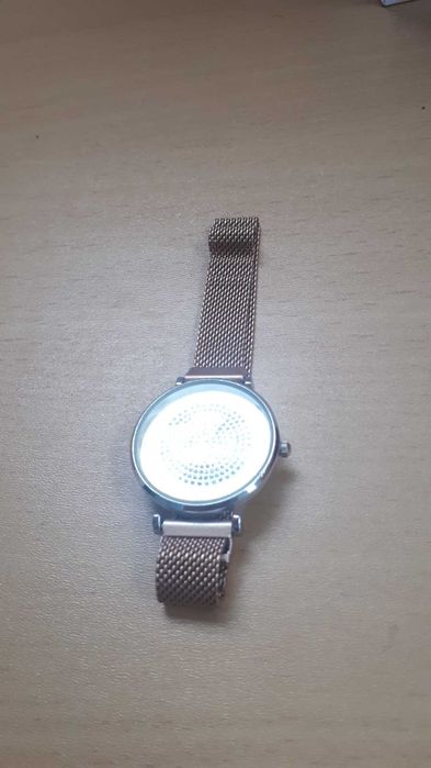 Часовник JXS в кутийка