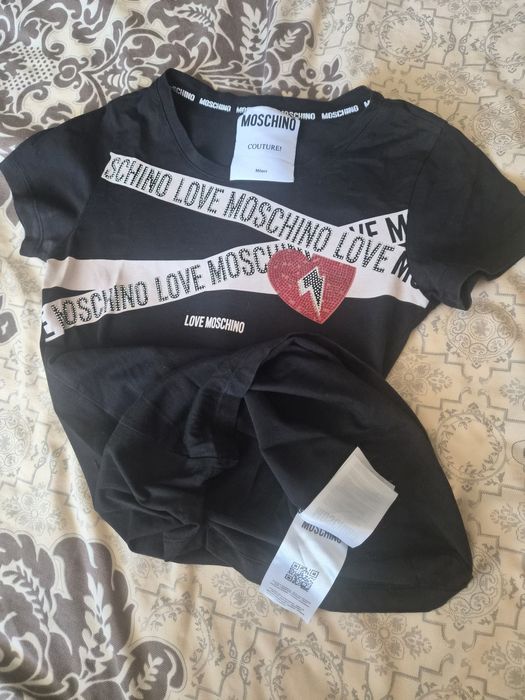 Сет Москино- тениска и къси панталонки