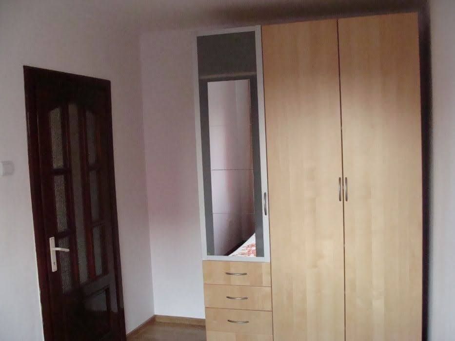 Închiriez apartament 3 camere zona uta