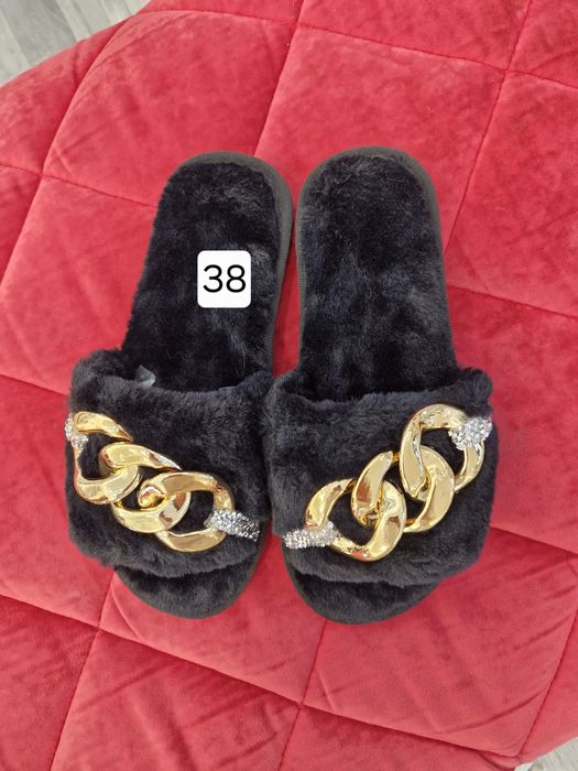 Тапочки домашние  женские.