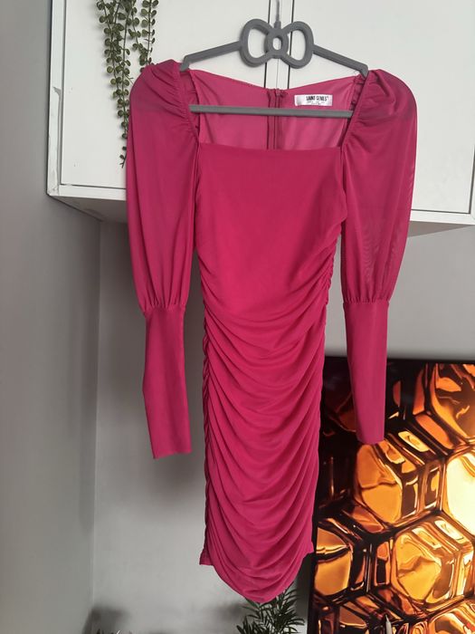 Розова рокля изкряща на Asos saint genies