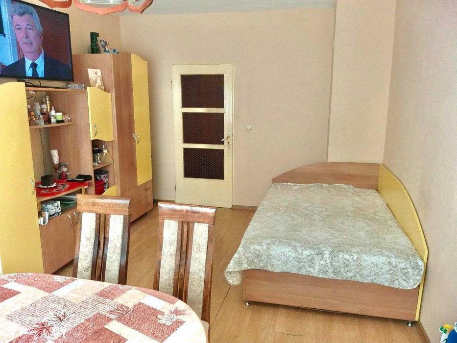 Дава се под наем Двустаен апартамент в Бургас, Меден рудник - зона А - 50 кв.м за 153 € - Снимка #1