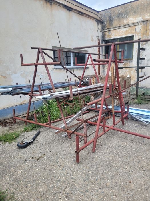 De vânzare rafturile din poze