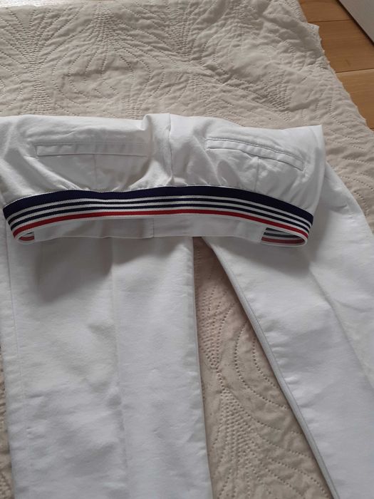 Blugi albi marimea S( merg bine și la un M),marca Goldenpoint.