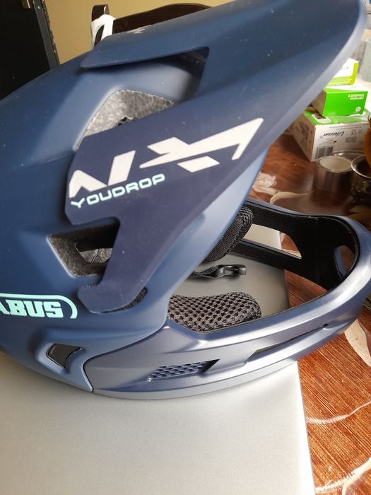 ABUS детска каска за спорт