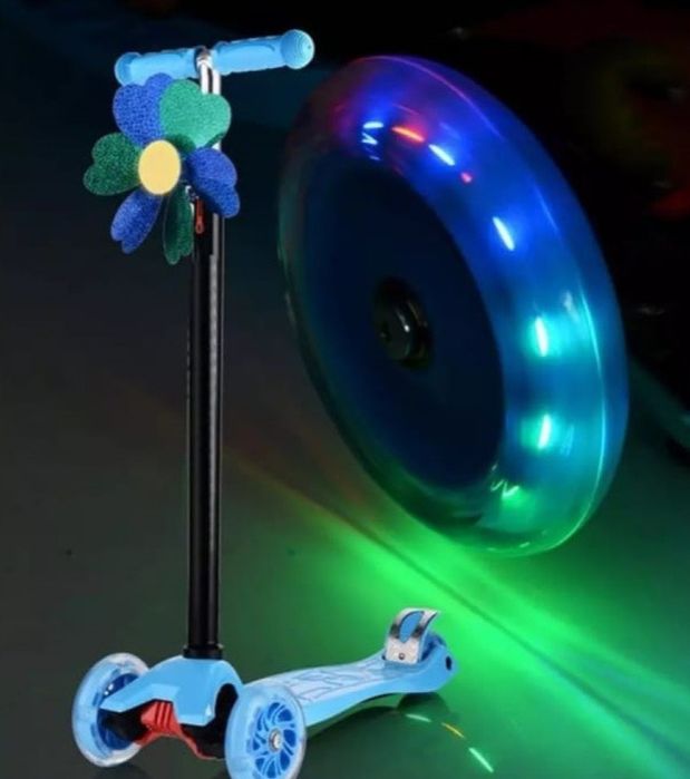 Детски скутер с LED светещи колела