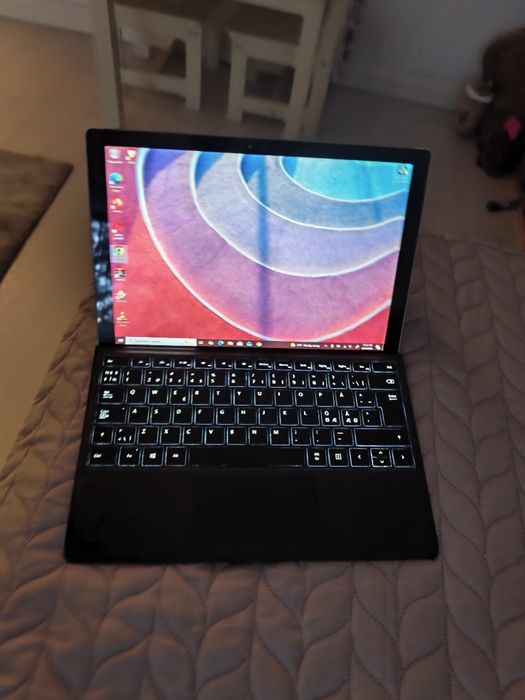 Tableta Microsoft Surface pro 4 cu touchscreen display 2k Windows 10 office