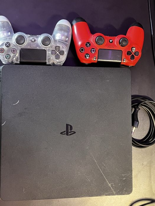 PlayStation 4 с 2 джойстика + GTA5 подарък!