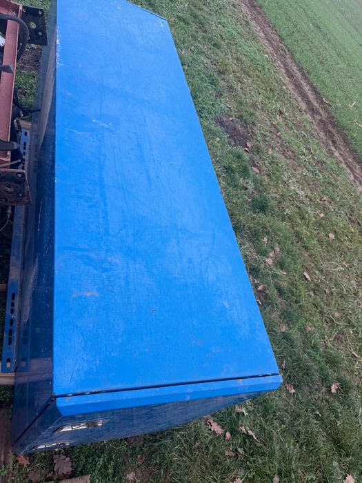 Vand lada de scule si alte piese de iveco