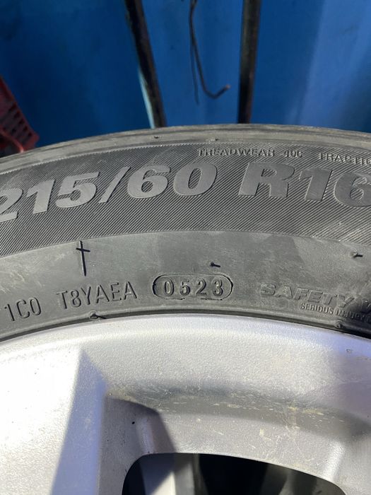 Продам резину 215/60/16