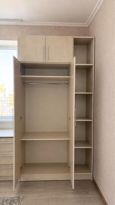 Продаю шкаф и стол