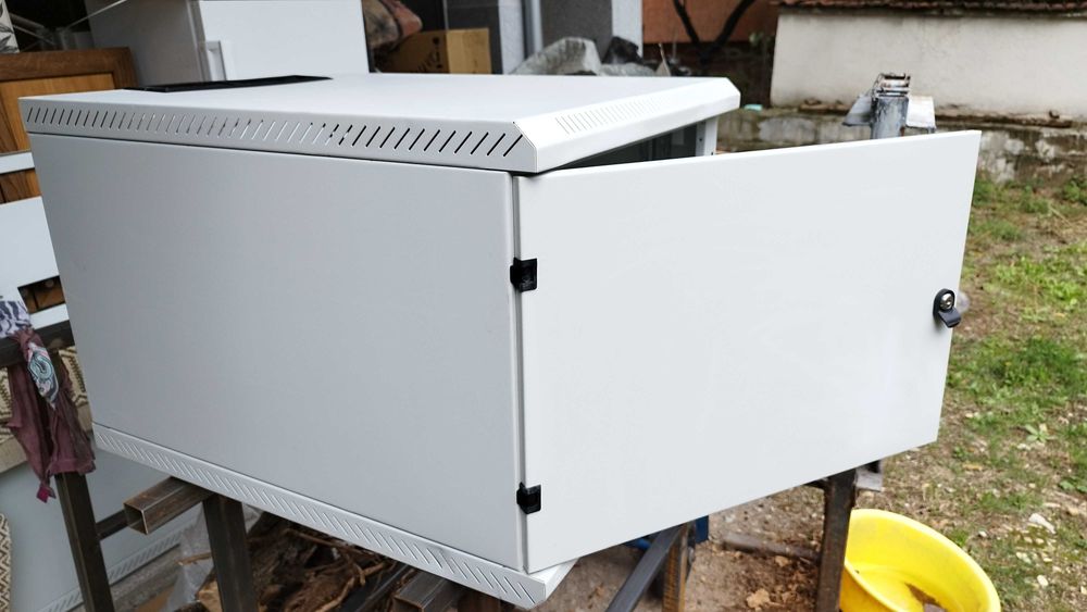 Комуникационен шкаф - сървърен шкаф - рак шкаф 10U