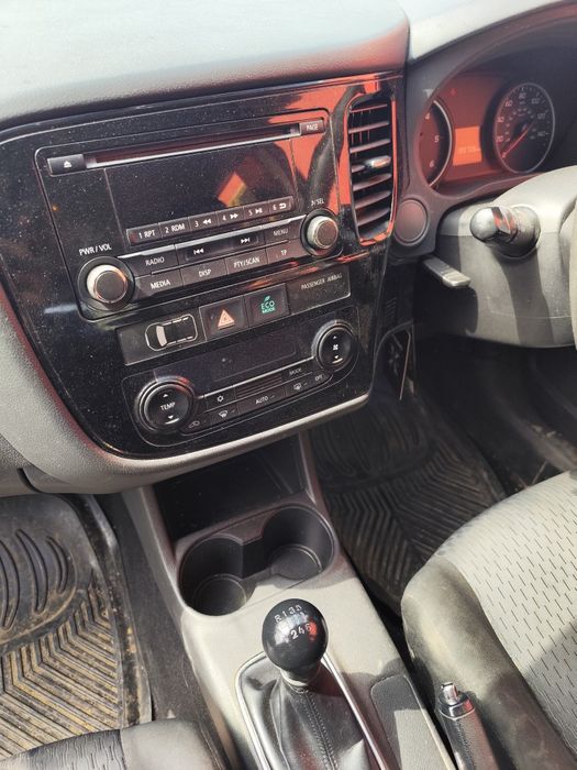Mitsubishi Outlander 3 -2.2-DI-D-150кс-2015г