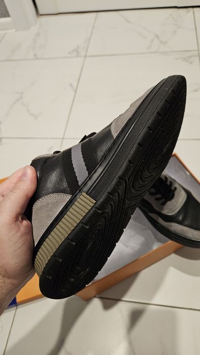 Продам осеннию обувь