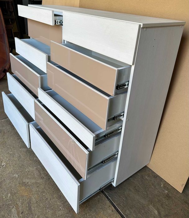 Comoda TV cu 12 sertare; Comoda alba cu spatii depozitare; Dulap