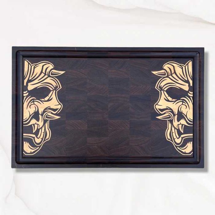Луксозна дъска за рязане с гравюра – Демонични маски