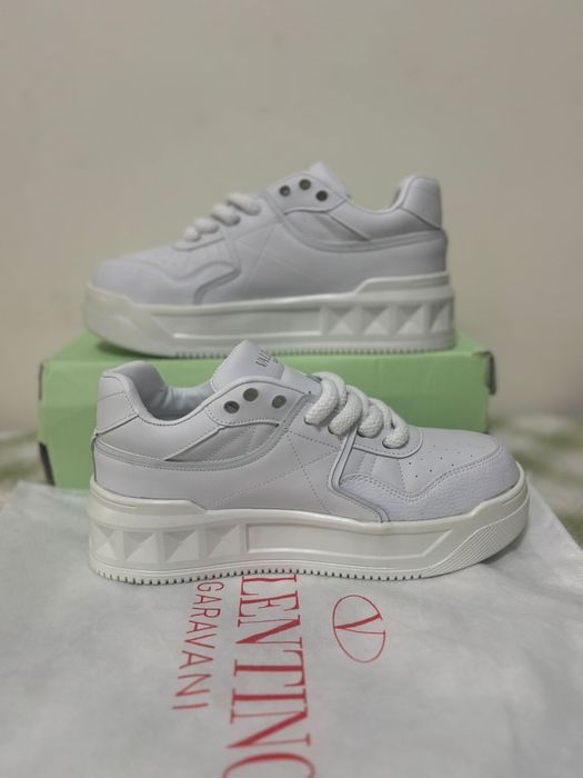 Adidasi Valentino albi 40