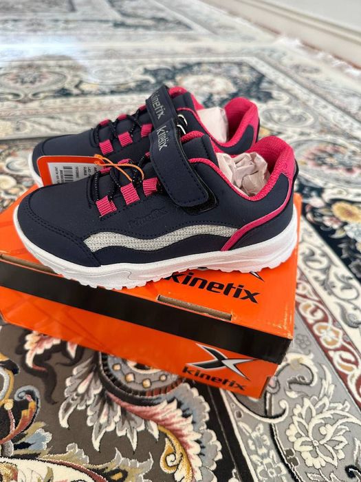 Акция , продается кроссовки