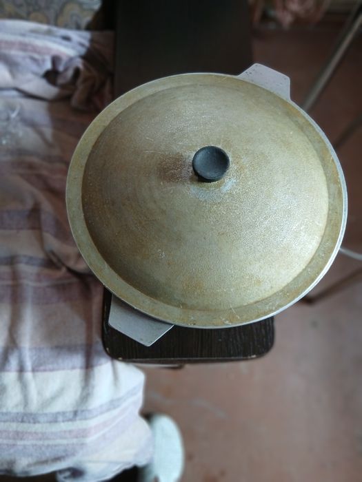 Продам казан чугунный прошлых лет