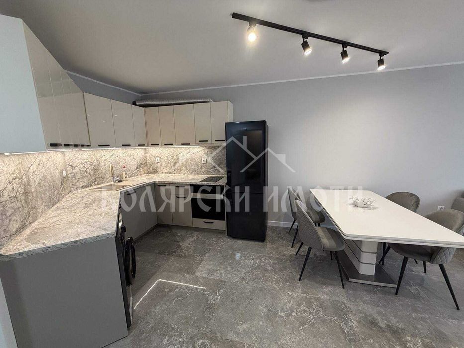 Луксозен тристаен апартамент с паркомясто