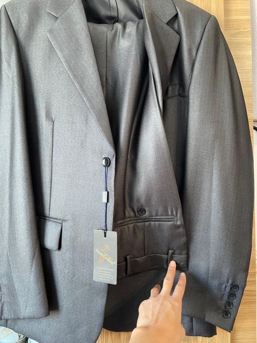 Продам мужские костюмы