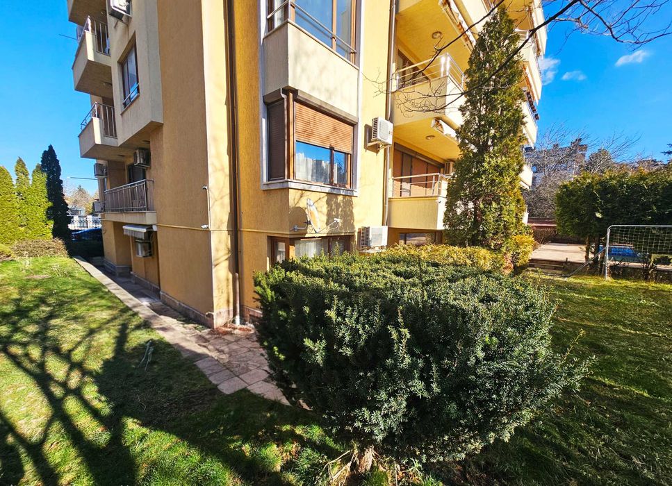 Завършен и обзаведен офис кв. Овча купел. Дворно пространство.