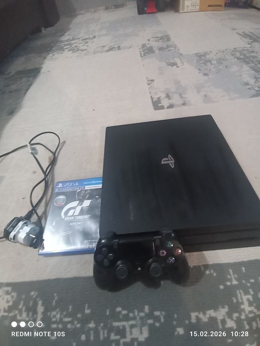 Продам приставкуPS 4 PRO с диском и джостиком