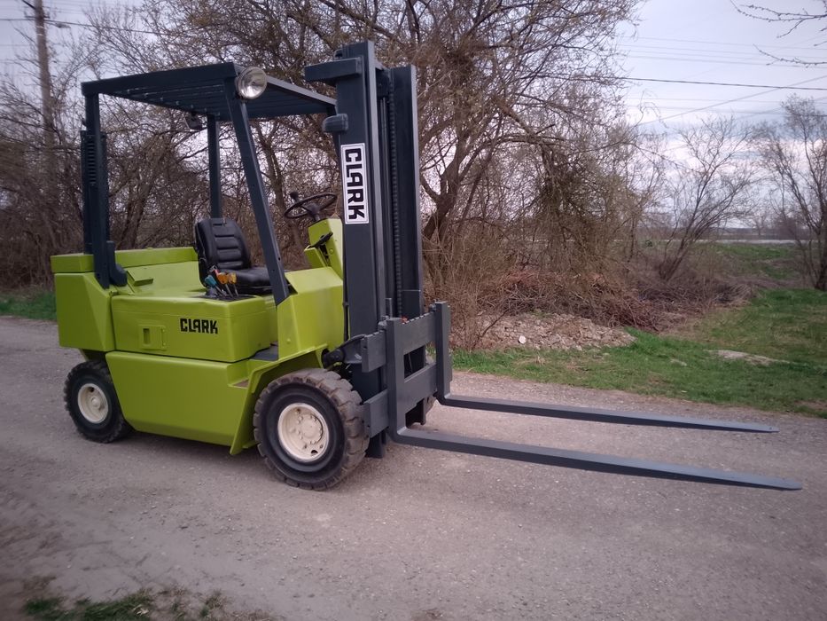 Stivuitor Clark  Motostivuitor