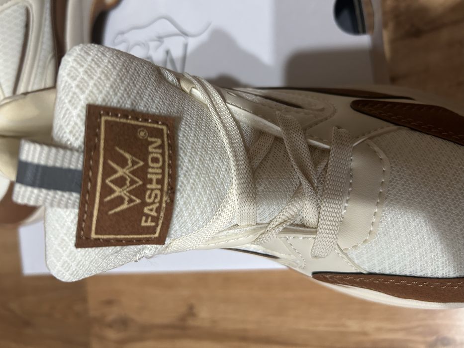 Adidasi (nu din  piele)pentru femei