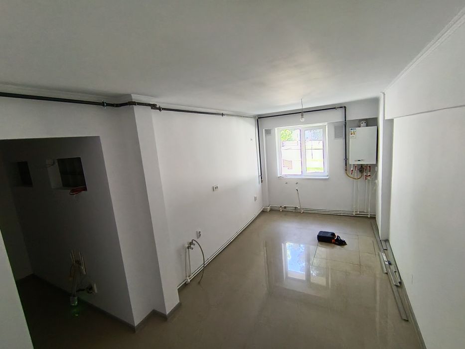 Apartament si spatiu comercial