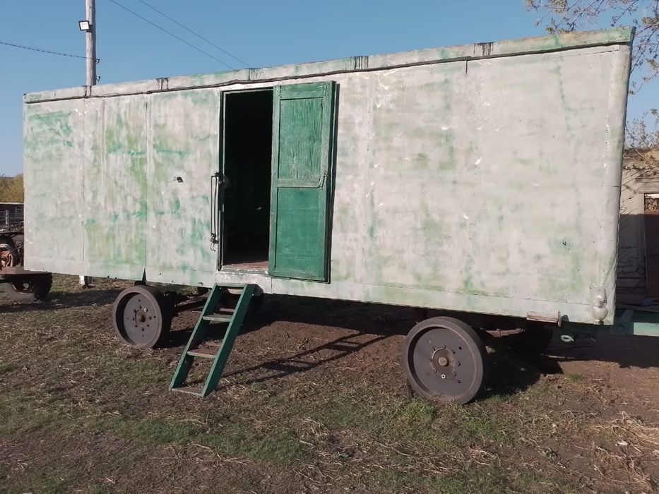 Вагончик на колесах прицепной